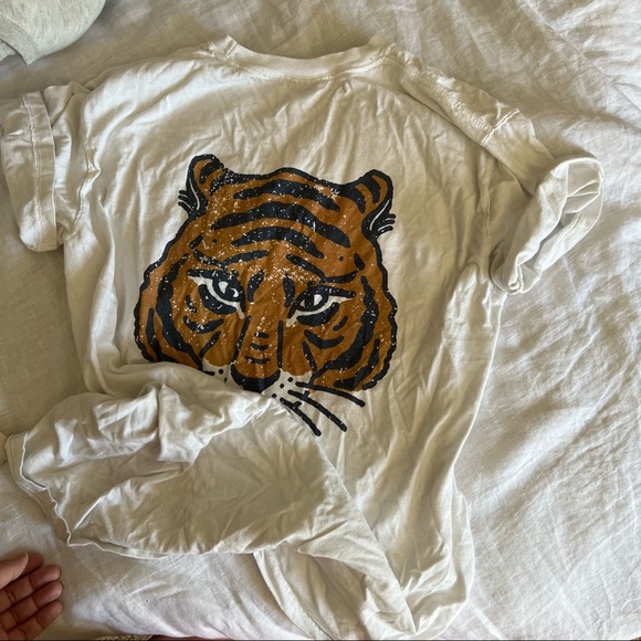Wild ain’t for tamin tiger tee - Picture 2 of 4